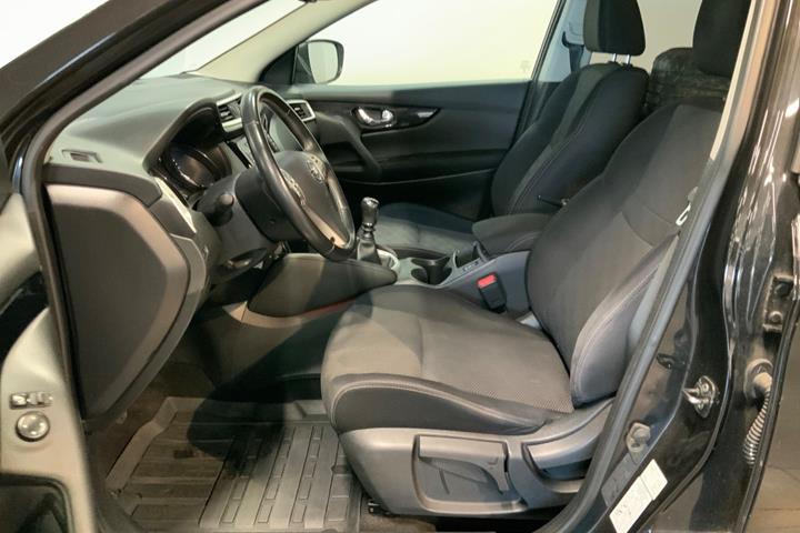 Sort Nissan Qashqai fra 2016