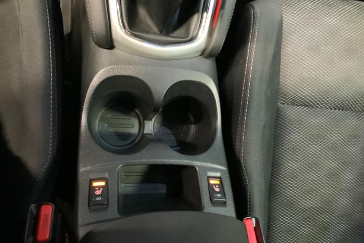 Sort Nissan Qashqai fra 2016