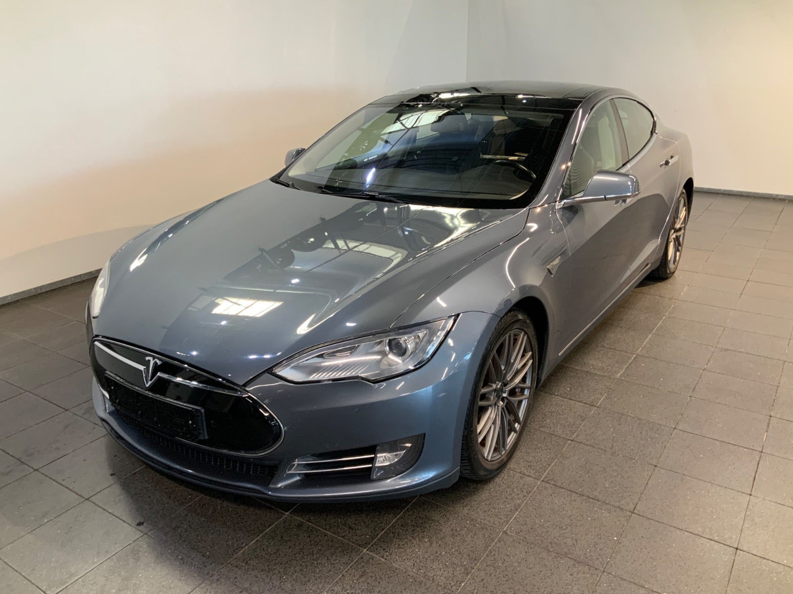 Tesla Model S 85