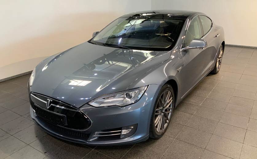 Tesla Model S 85