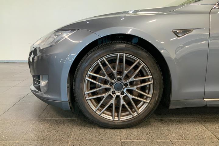 Grå Tesla Model S fra 2014