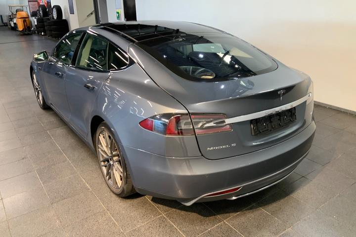 Grå Tesla Model S fra 2014