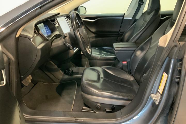 Grå Tesla Model S fra 2014
