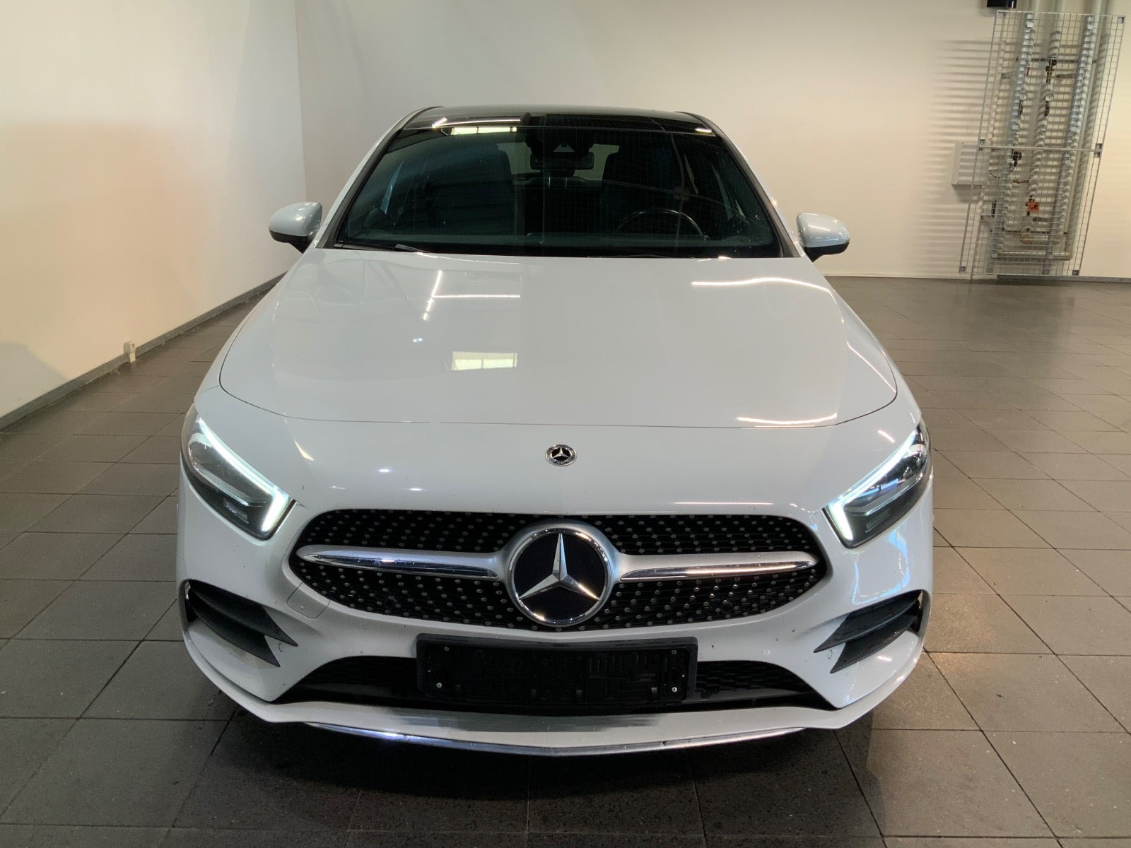 Hvid Mercedes A250 e fra 2021