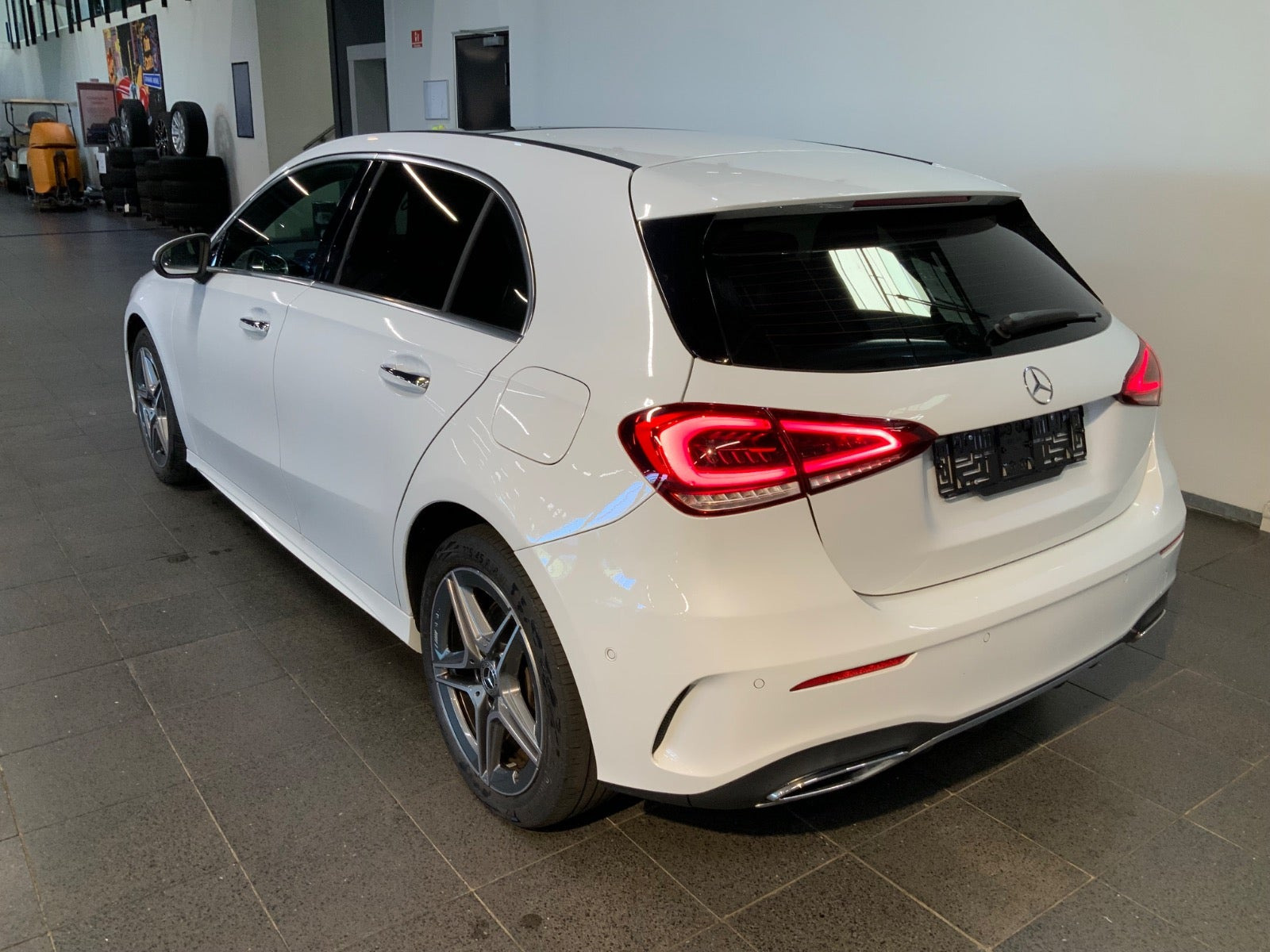 Hvid Mercedes A250 e fra 2021