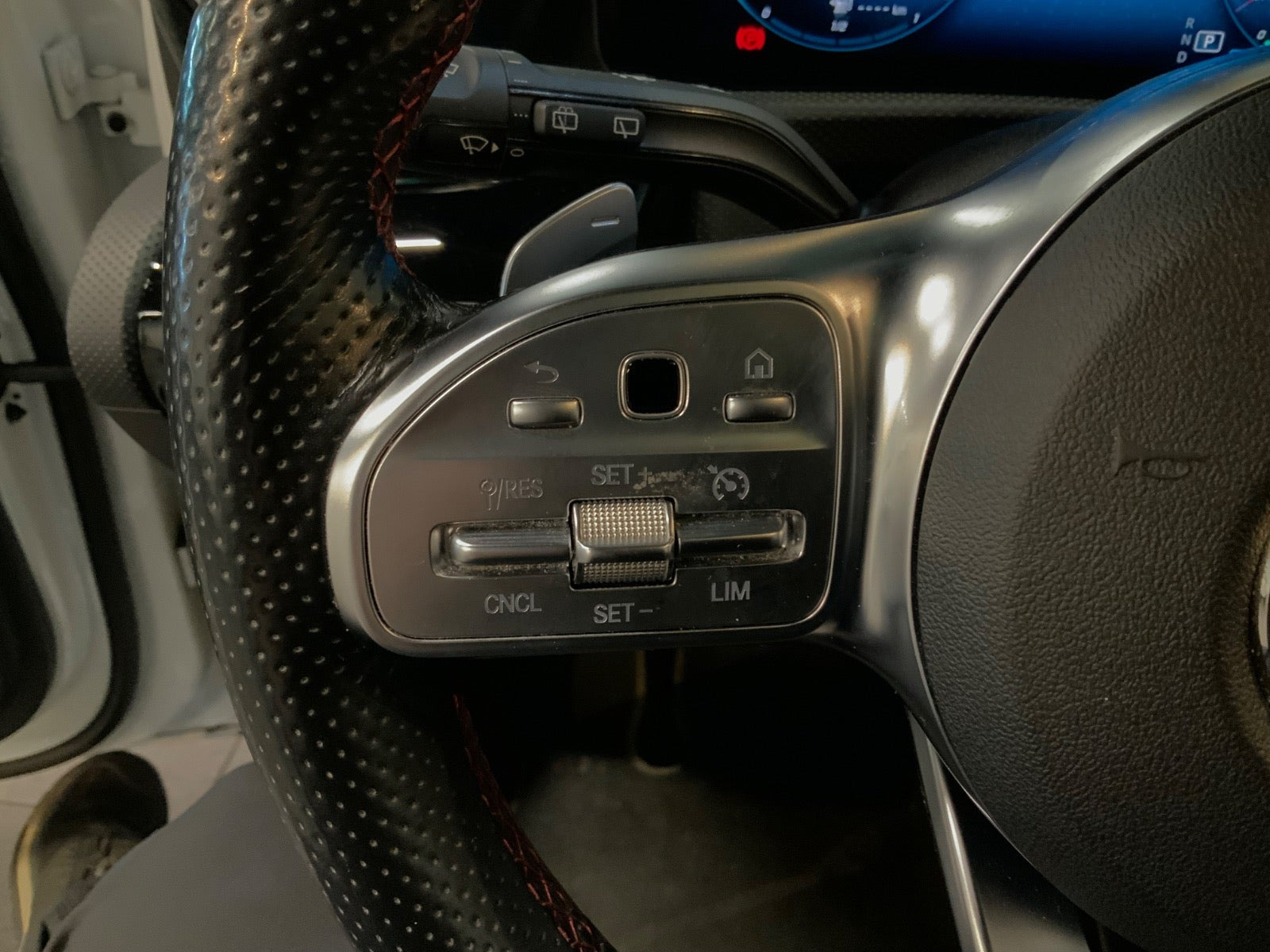 Hvid Mercedes A250 e fra 2021