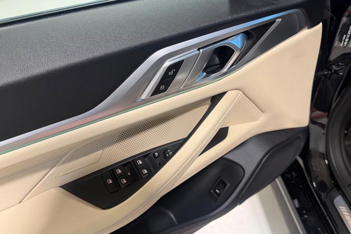 Sort BMW i4 fra 2023
