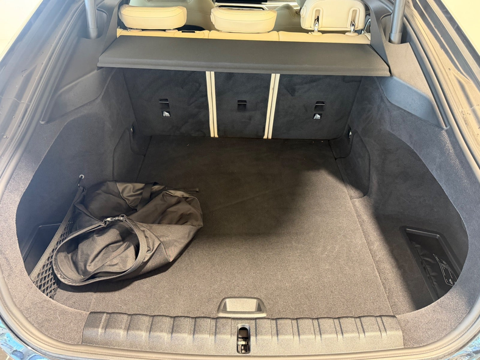 Sort BMW i4 fra 2023