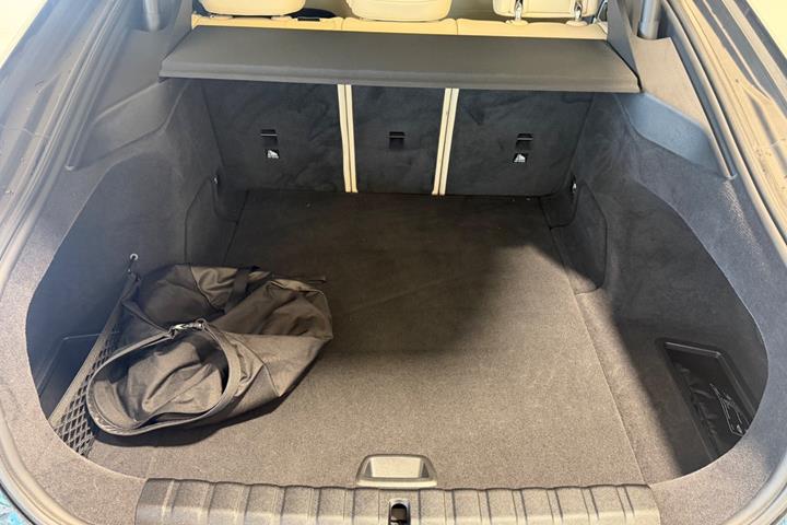 Sort BMW i4 fra 2023