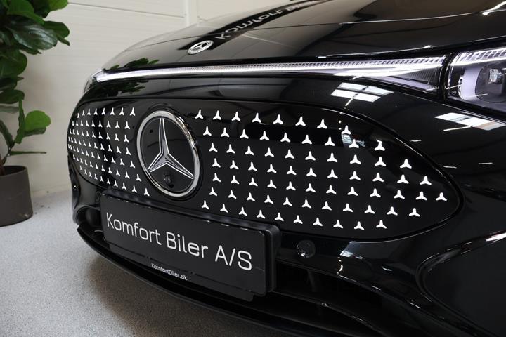 Sort Mercedes CLA250+ fra 2025