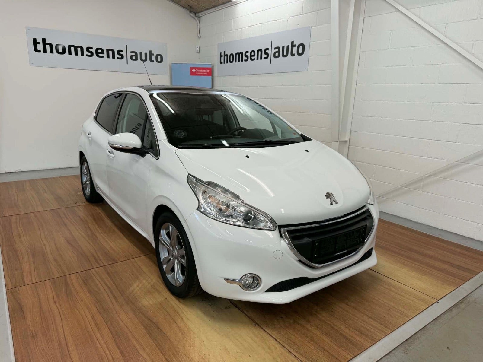 Peugeot 208 1,2 VTi Allure Sky