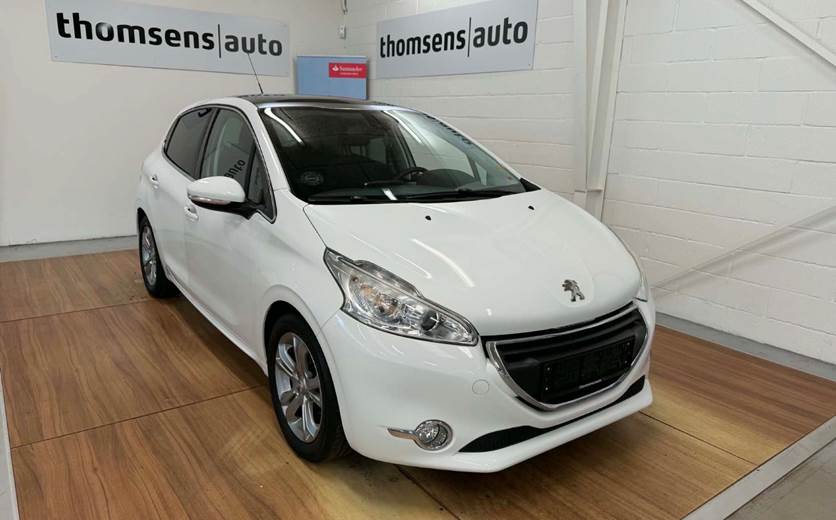 Peugeot 208 1,2 VTi Allure Sky