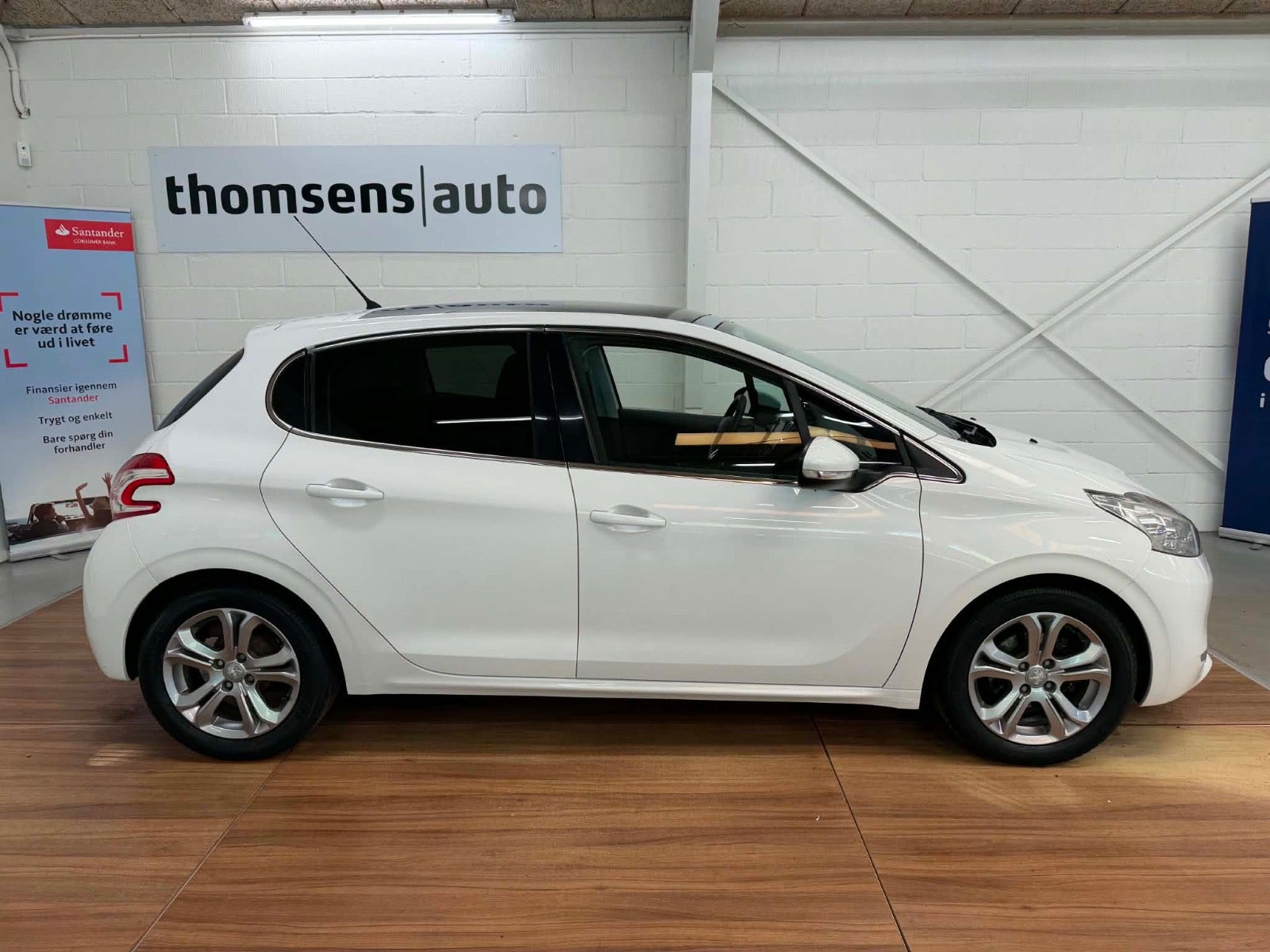 Hvid Peugeot 208 fra 2015