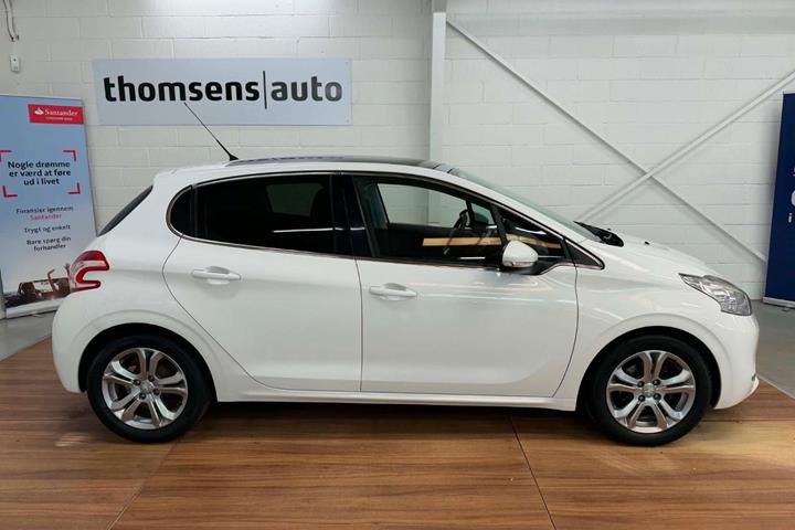 Hvid Peugeot 208 fra 2015