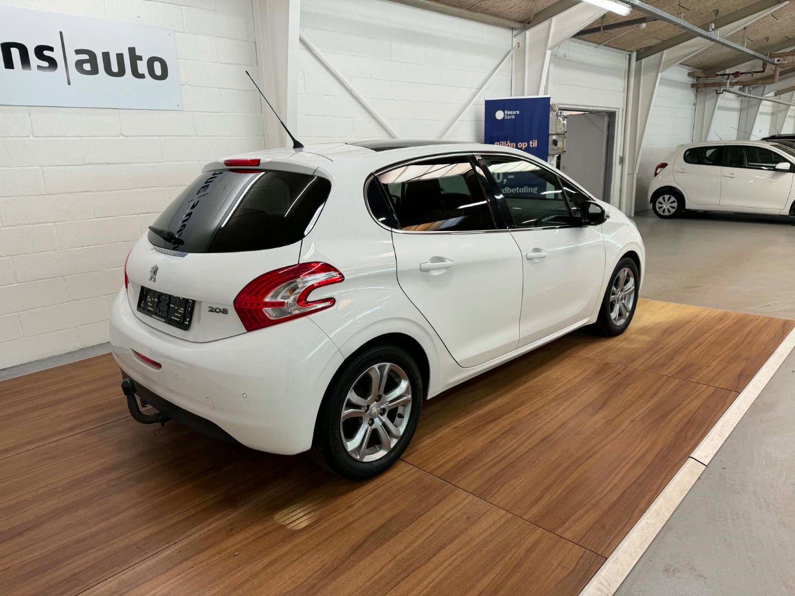 Hvid Peugeot 208 fra 2015