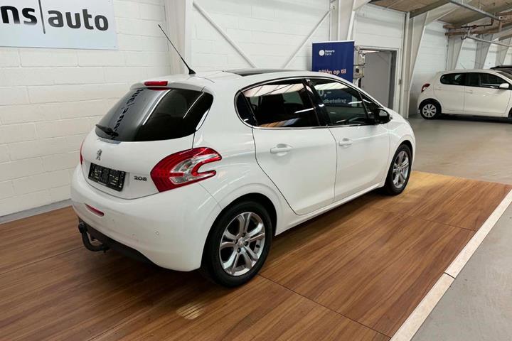 Hvid Peugeot 208 fra 2015