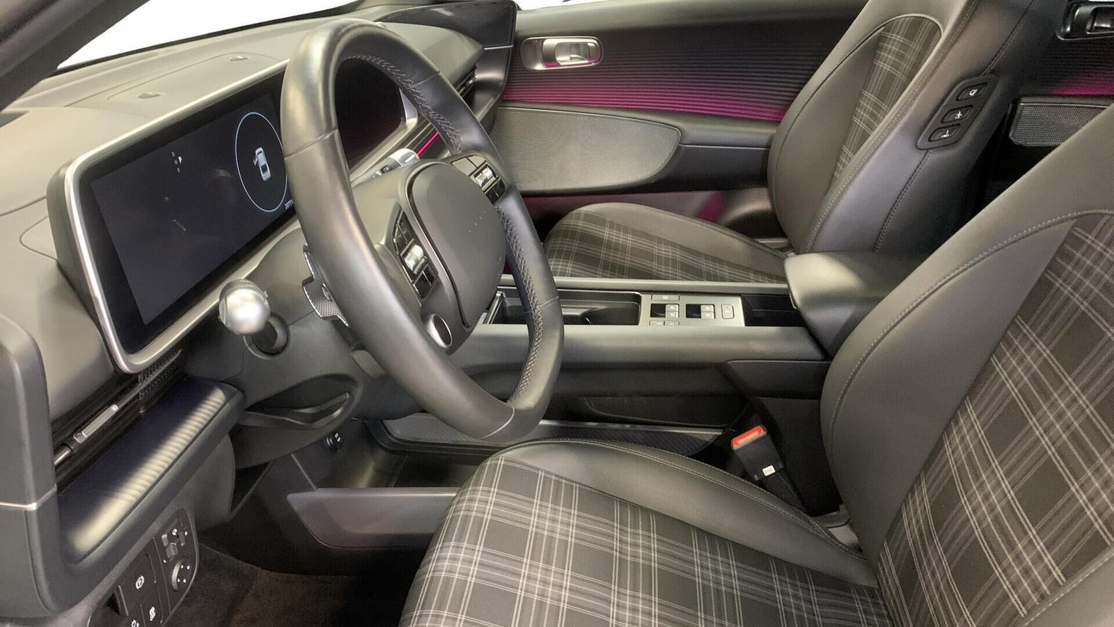 Blå Hyundai Ioniq 6 fra 2023