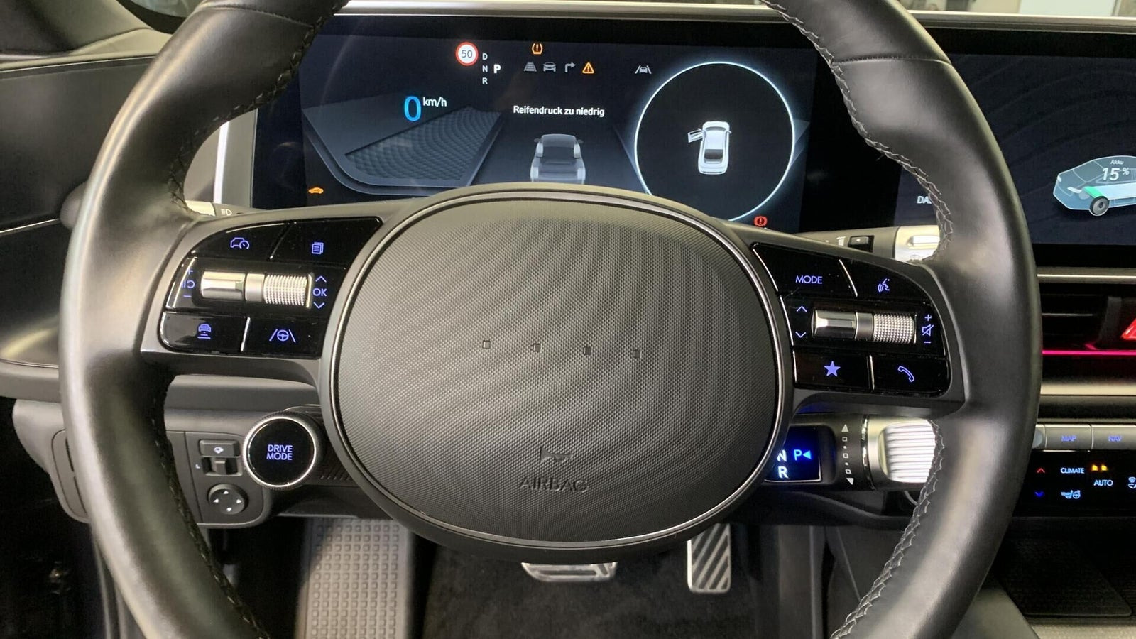 Blå Hyundai Ioniq 6 fra 2023