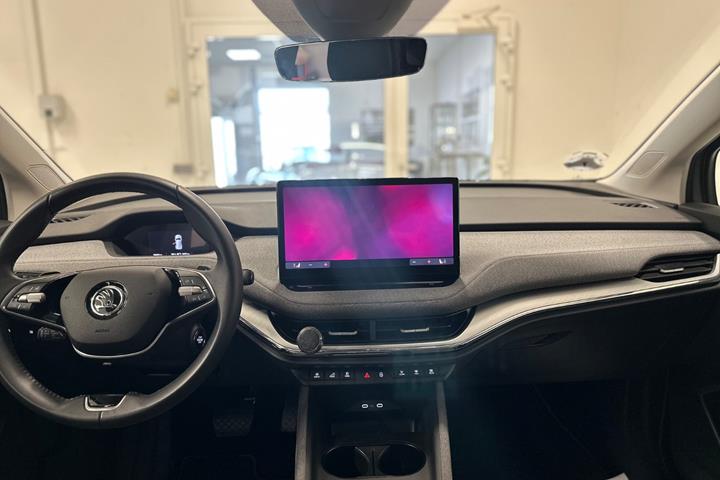 Grå Skoda Enyaq fra 2025