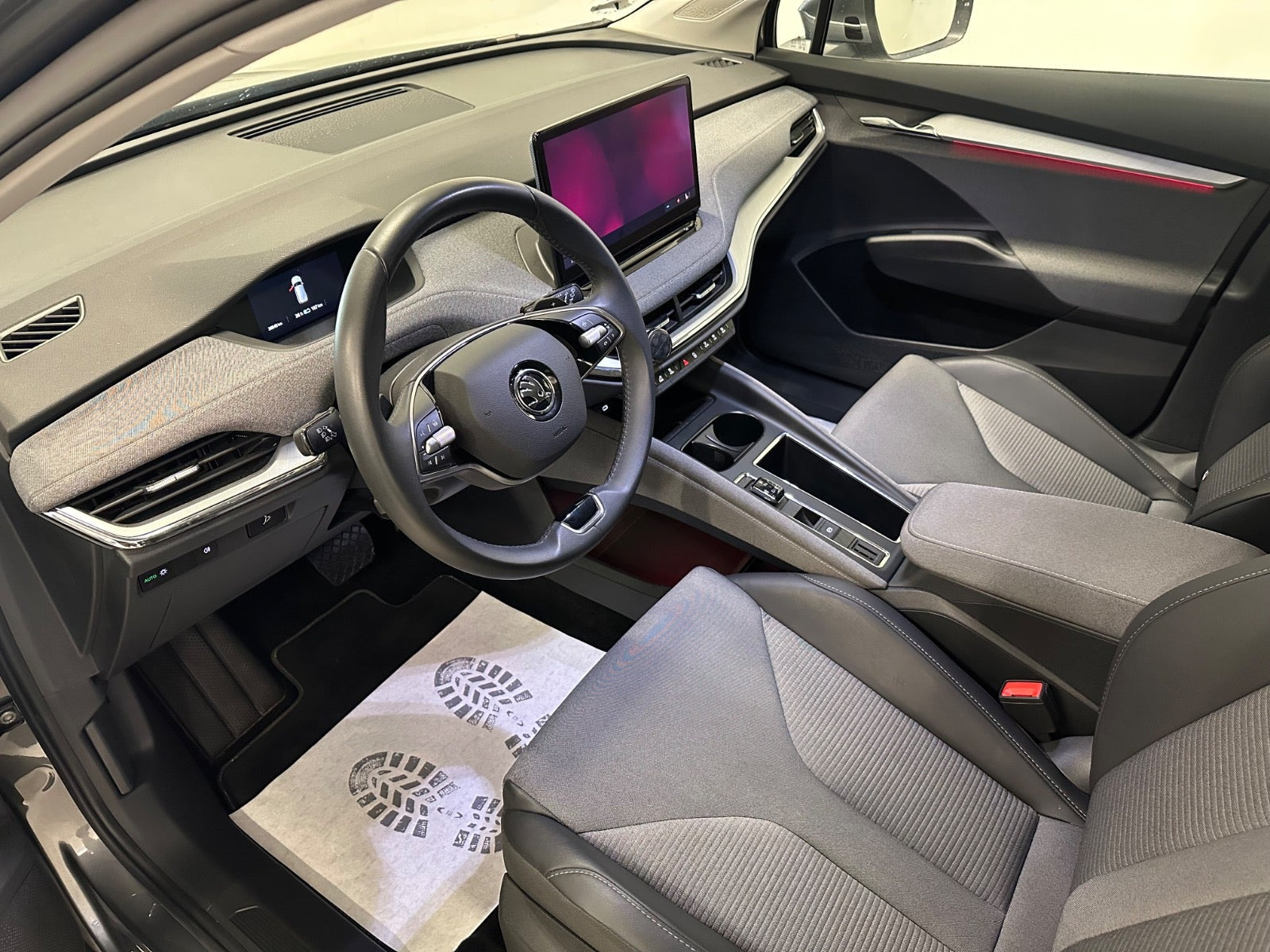 Grå Skoda Enyaq fra 2025