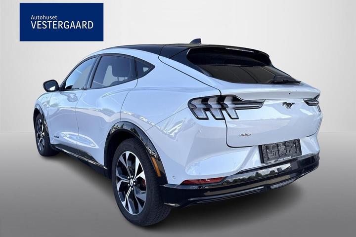 Hvid Ford Mustang Mach-E fra 2023