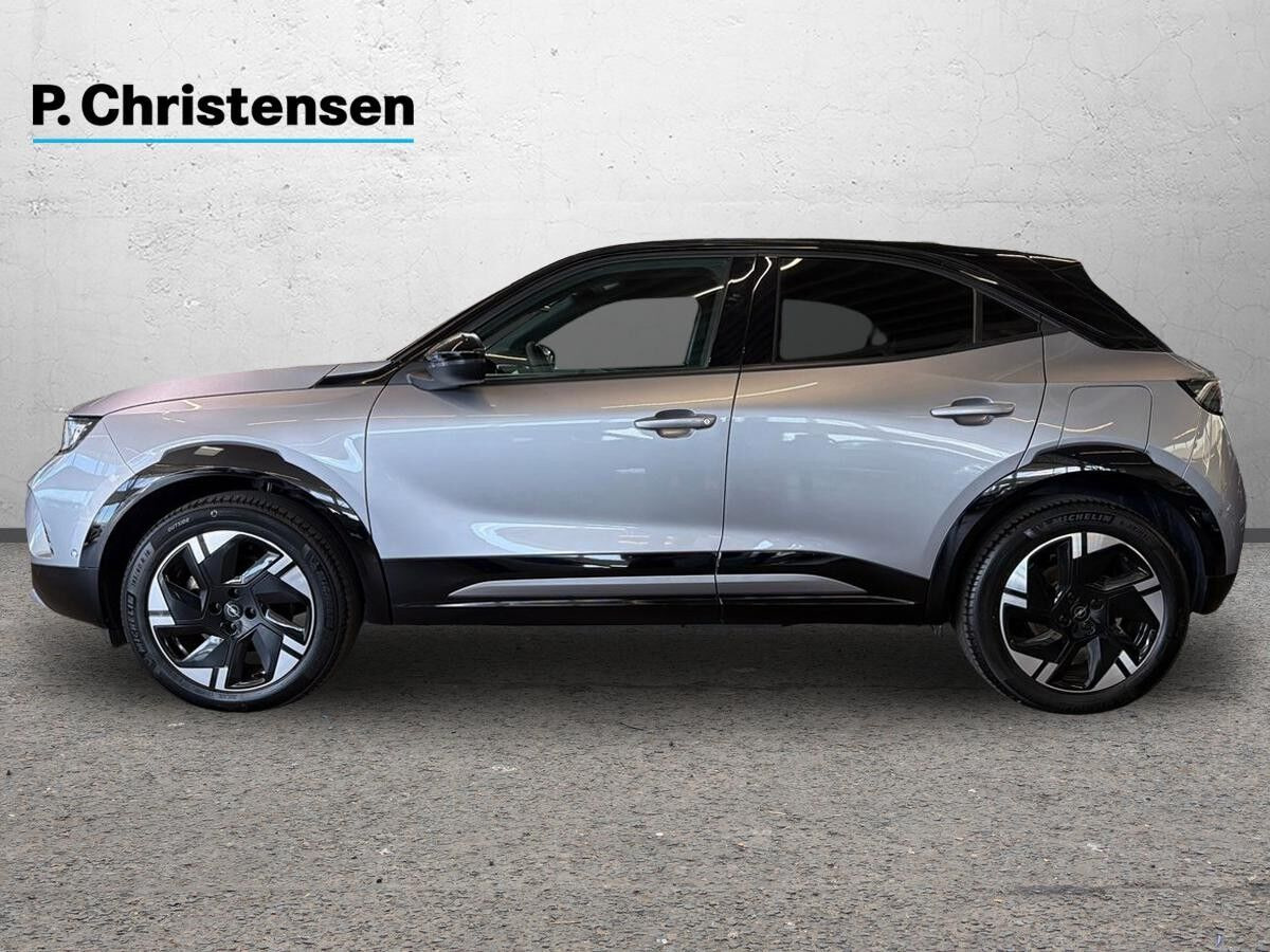 Grå Opel Mokka-e fra 2025