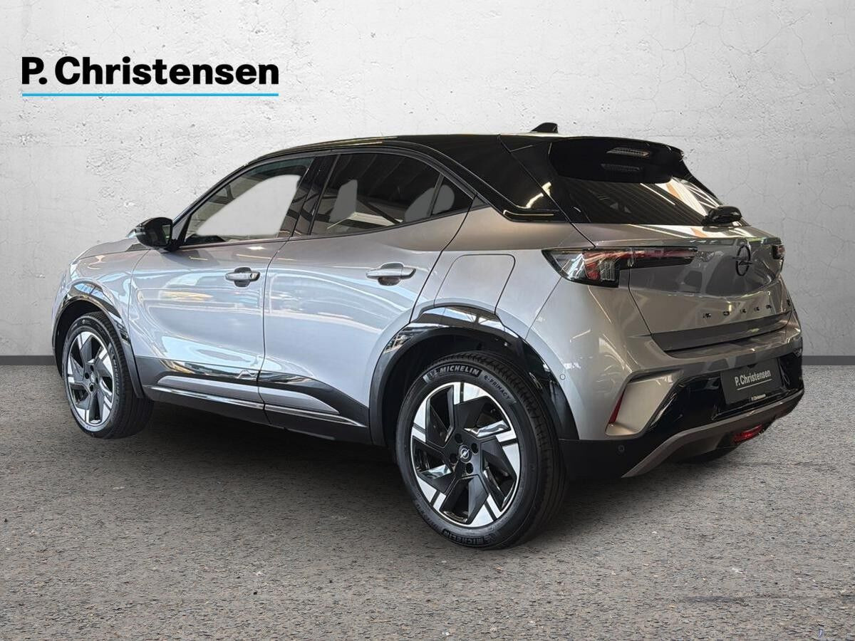 Grå Opel Mokka-e fra 2025