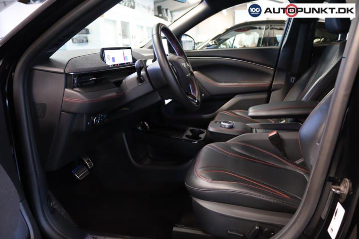 Sort Ford Mustang Mach-E fra 2023