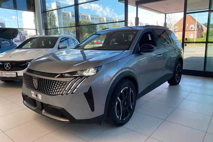 Grå Peugeot e-5008 fra 2025
