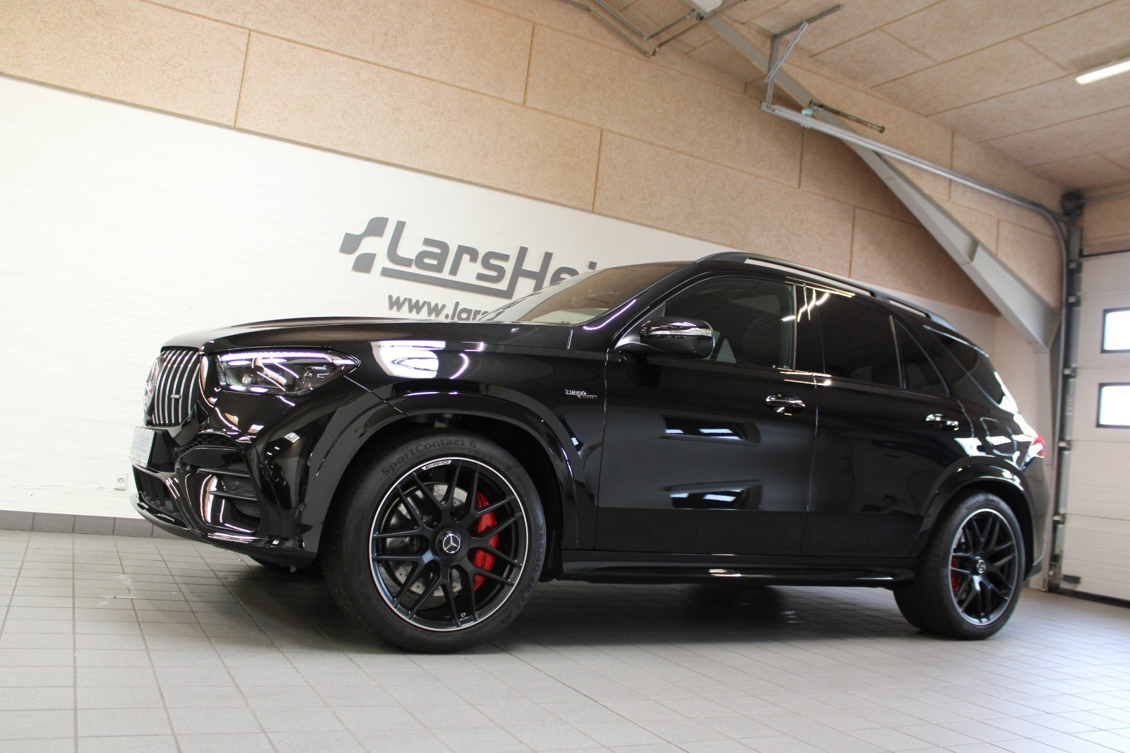 Sort Mercedes GLE53 fra 2025