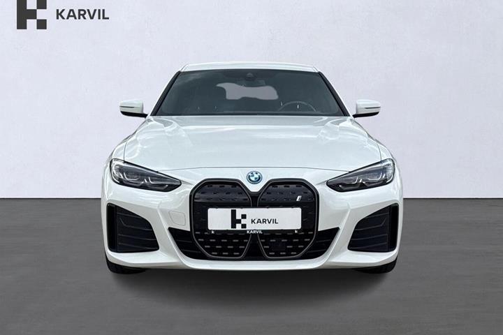 Hvid BMW i4 fra 2023