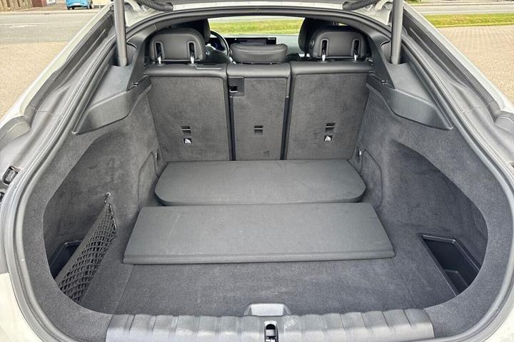 Hvid BMW i4 fra 2023