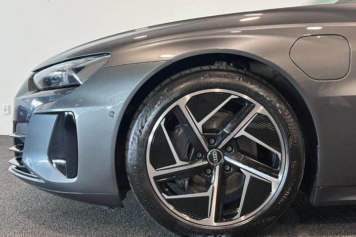 Grå Audi e-tron GT fra 2021