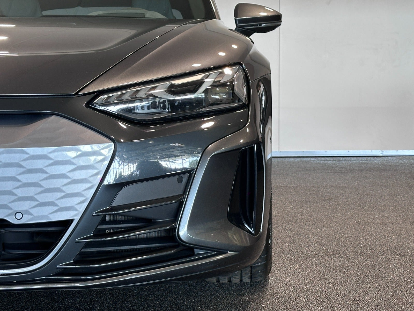 Grå Audi e-tron GT fra 2021