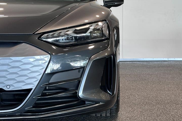 Grå Audi e-tron GT fra 2021