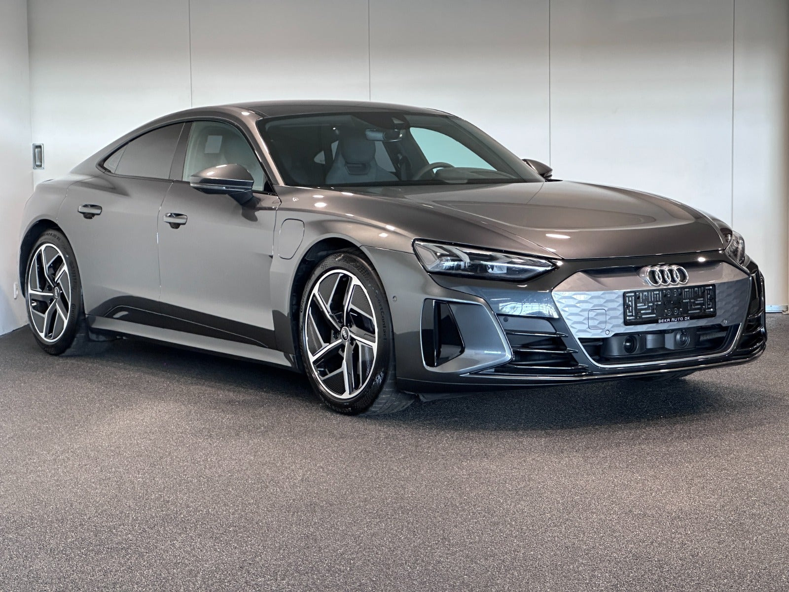 Grå Audi e-tron GT fra 2021