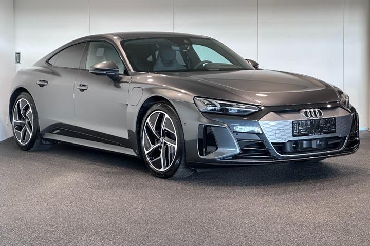 Grå Audi e-tron GT fra 2021