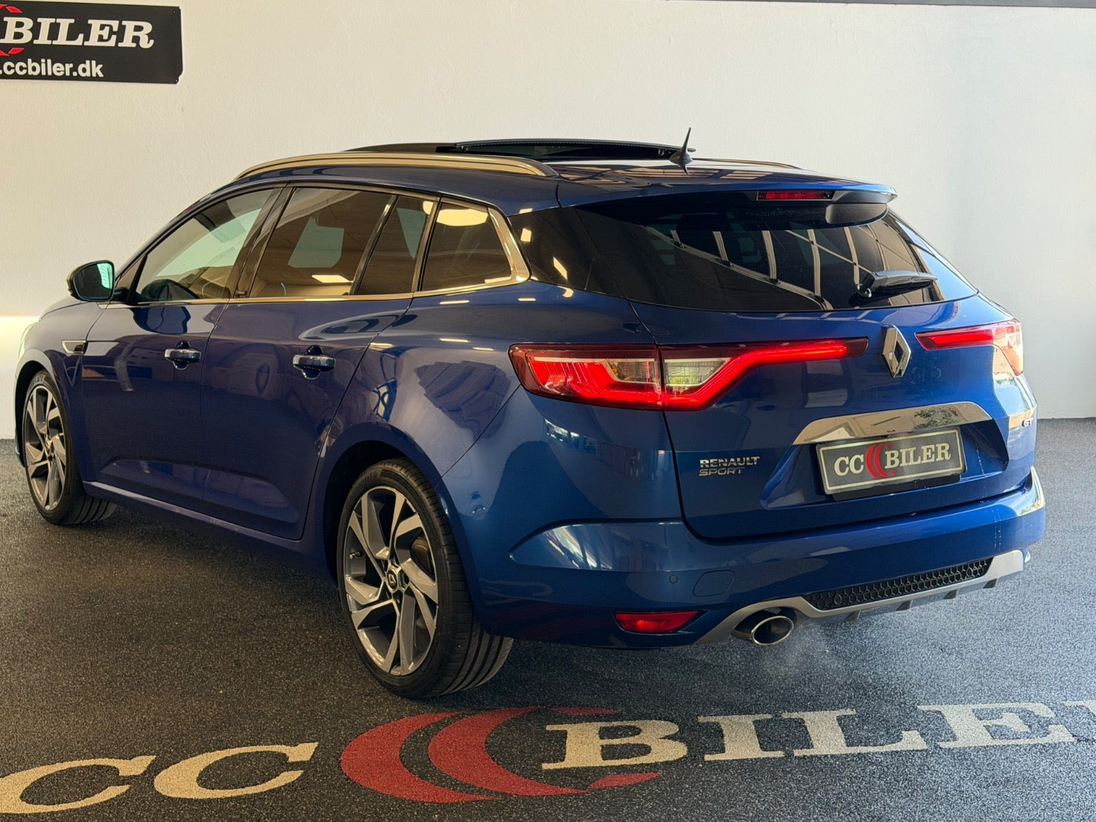 Blå Renault Megane IV fra 2017