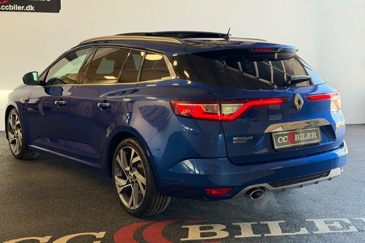 Blå Renault Megane IV fra 2017
