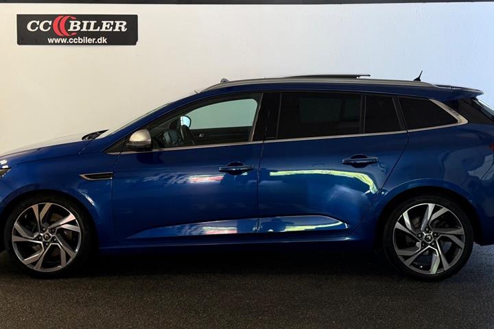Blå Renault Megane IV fra 2017