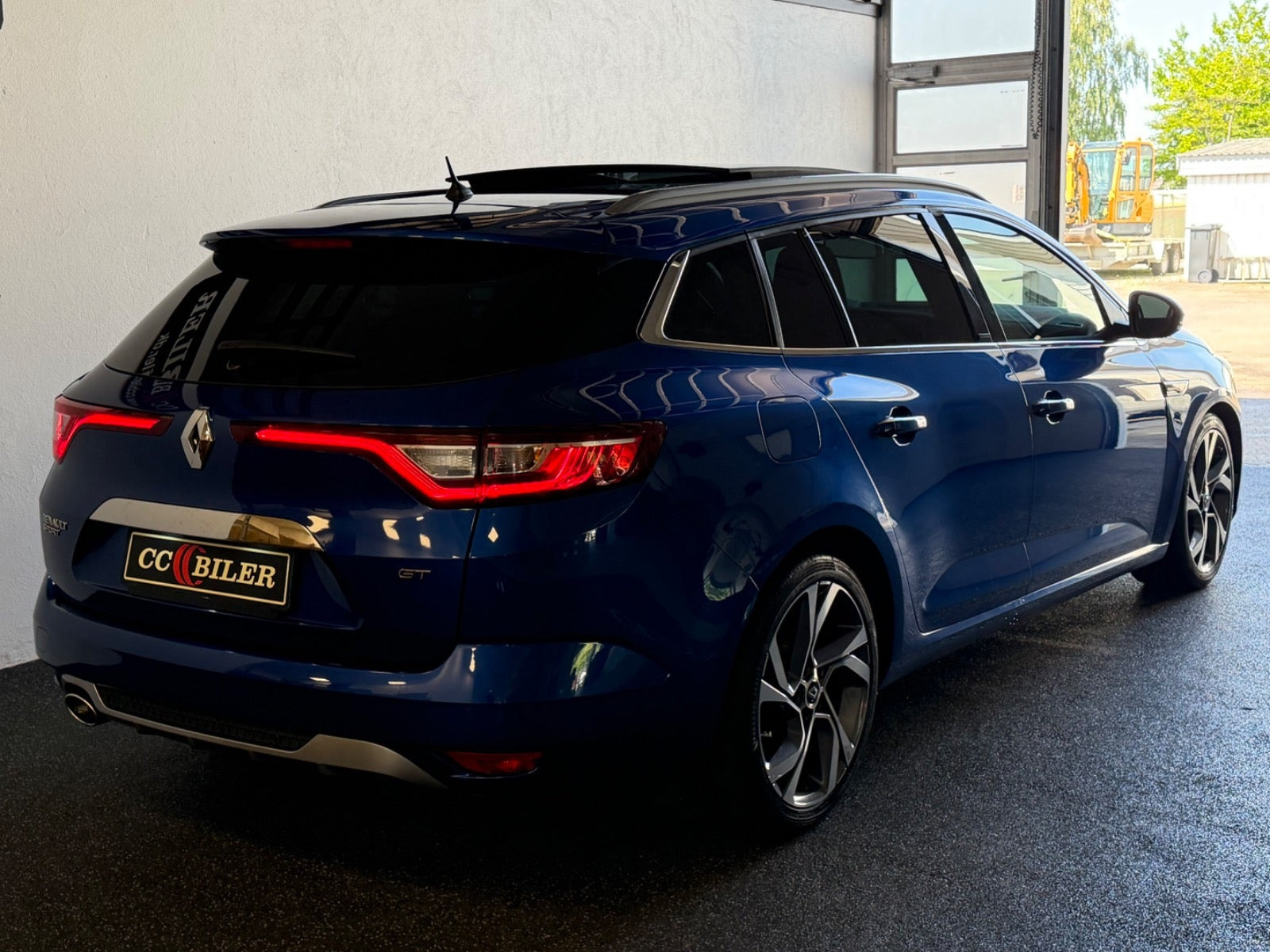 Blå Renault Megane IV fra 2017