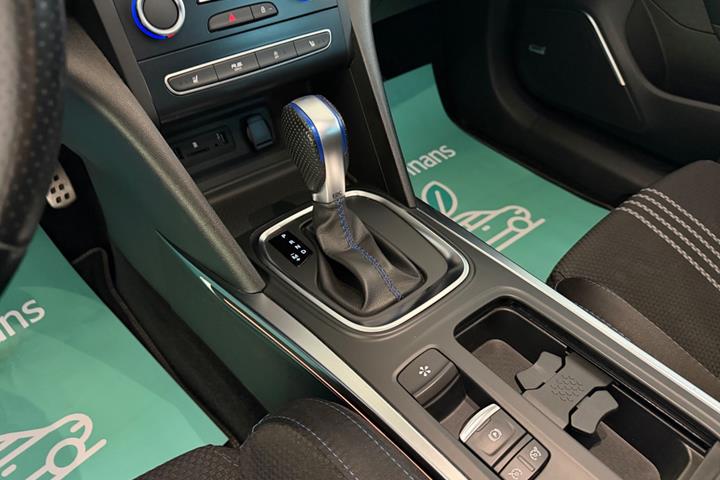 Blå Renault Megane IV fra 2017