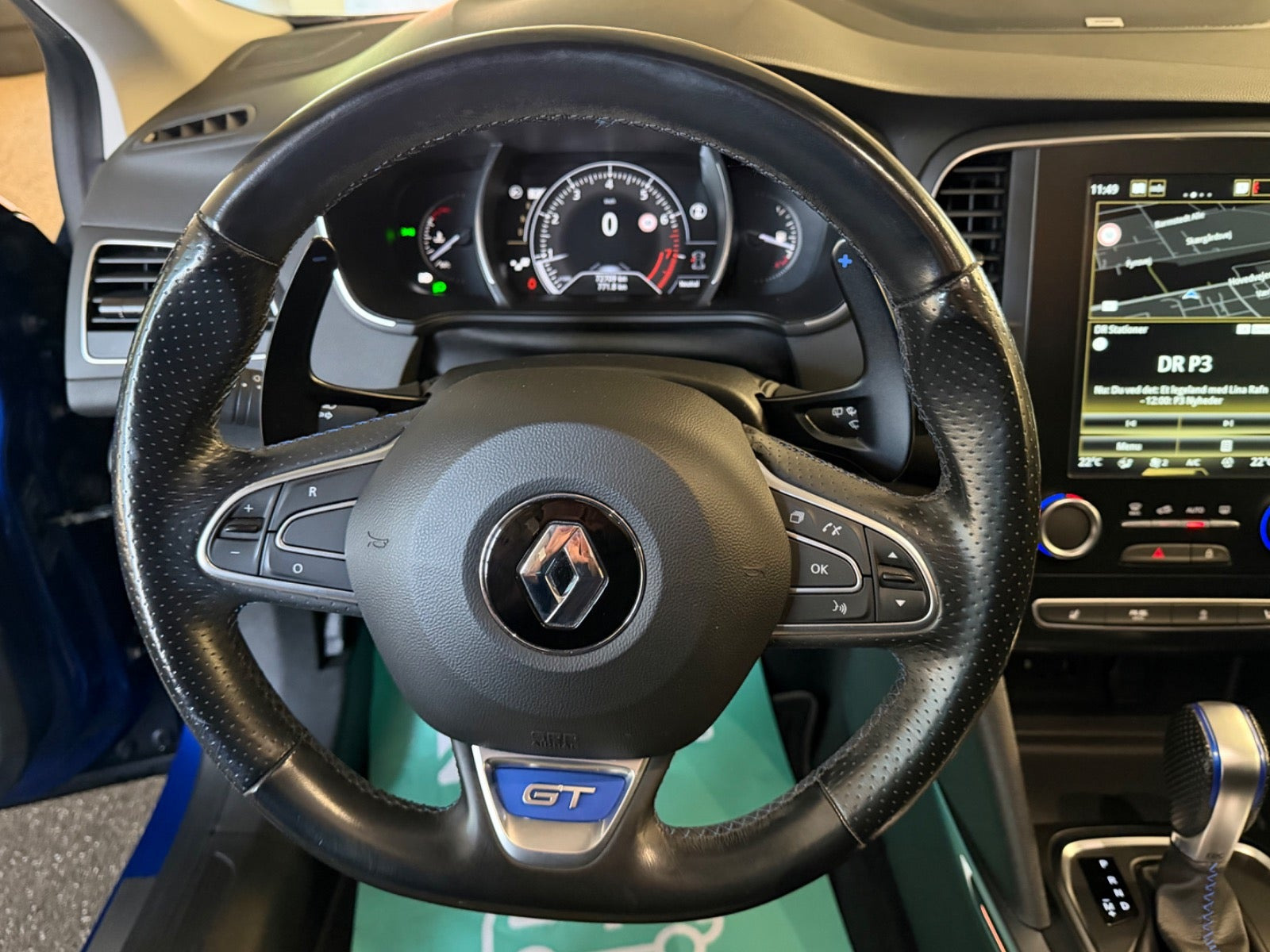 Blå Renault Megane IV fra 2017