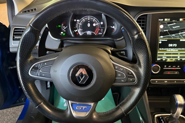 Blå Renault Megane IV fra 2017