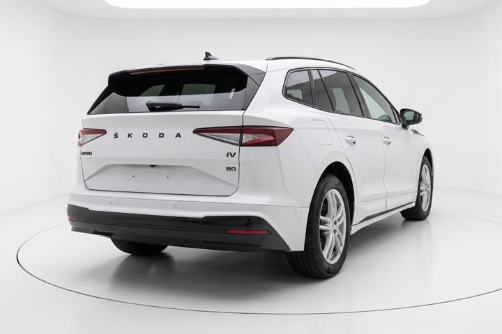 Hvid Skoda Enyaq fra 2022