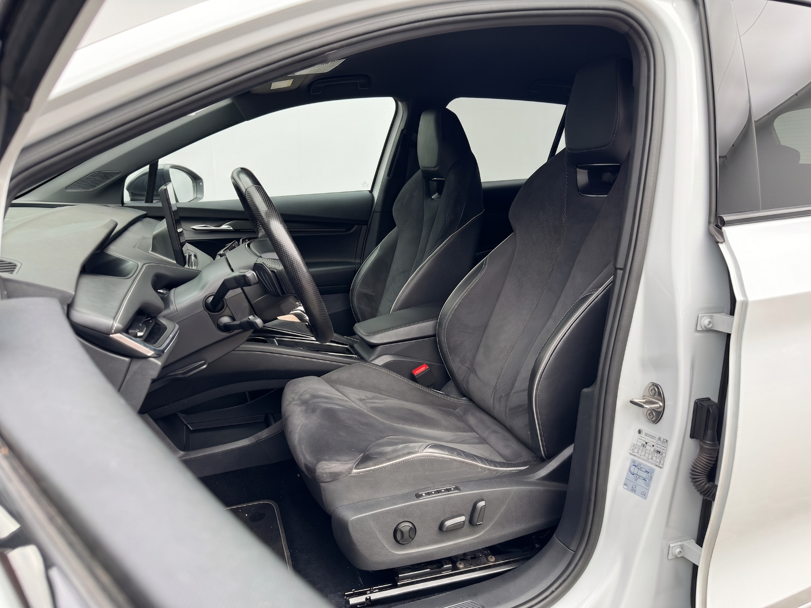 Hvid Skoda Enyaq fra 2022