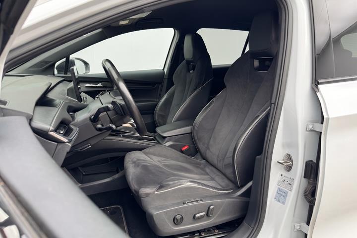 Hvid Skoda Enyaq fra 2022