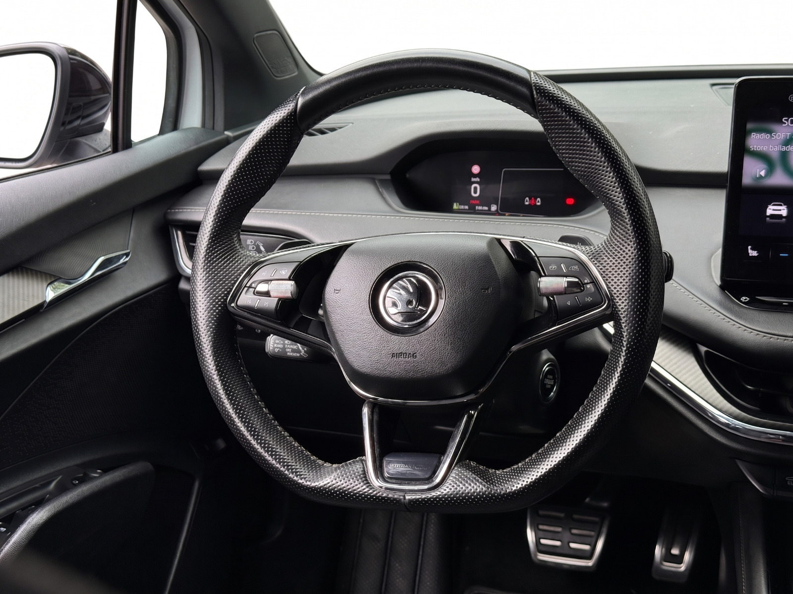 Hvid Skoda Enyaq fra 2022