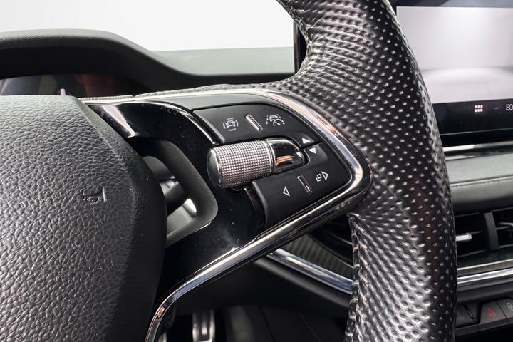 Hvid Skoda Enyaq fra 2022