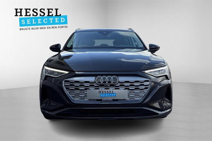 Brun Audi Q8 e-tron fra 2023